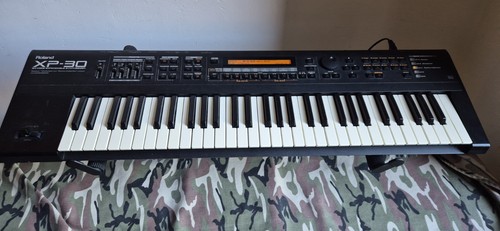 Roland xp30 keyboard synth - keyboard,