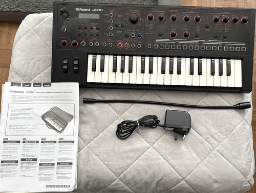 Roland synthesizer - jd-xi,